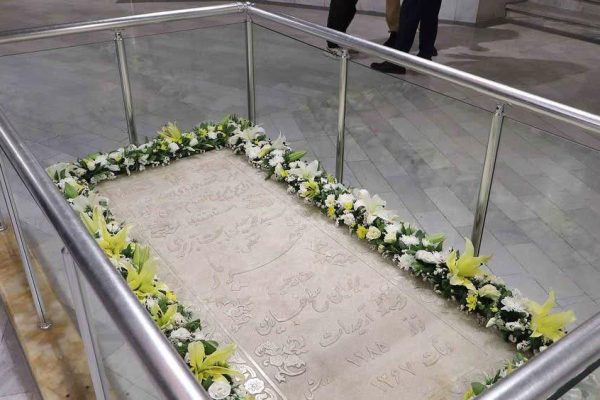 آیین گلبارانِ مقبره‌الشعرا برگزار می‌شود